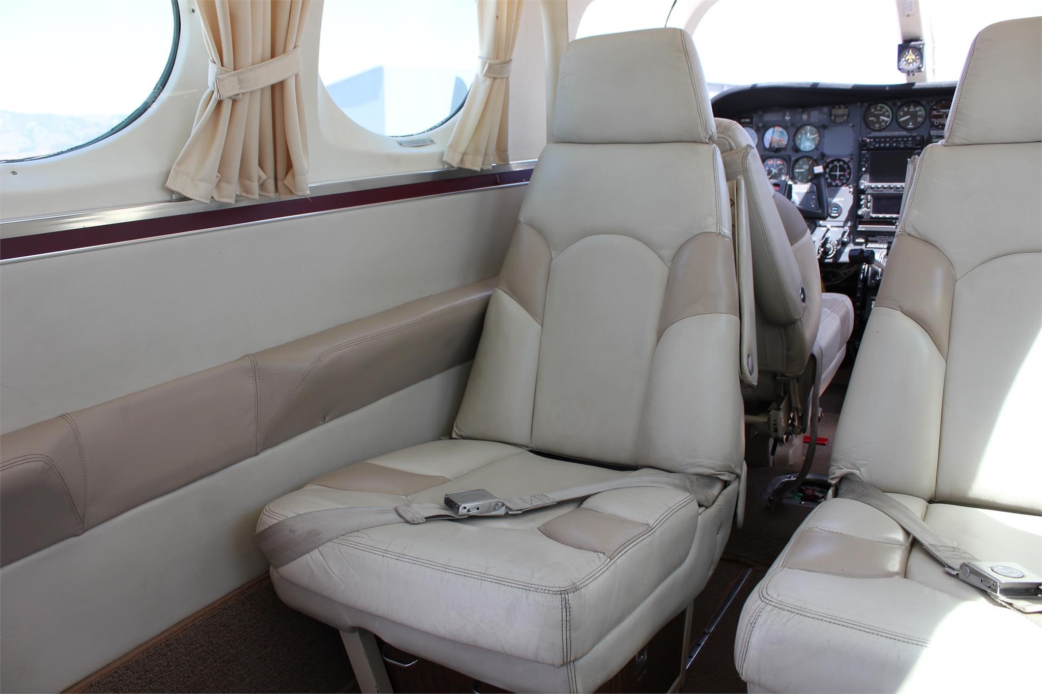 интерьер самолета Cessna 340